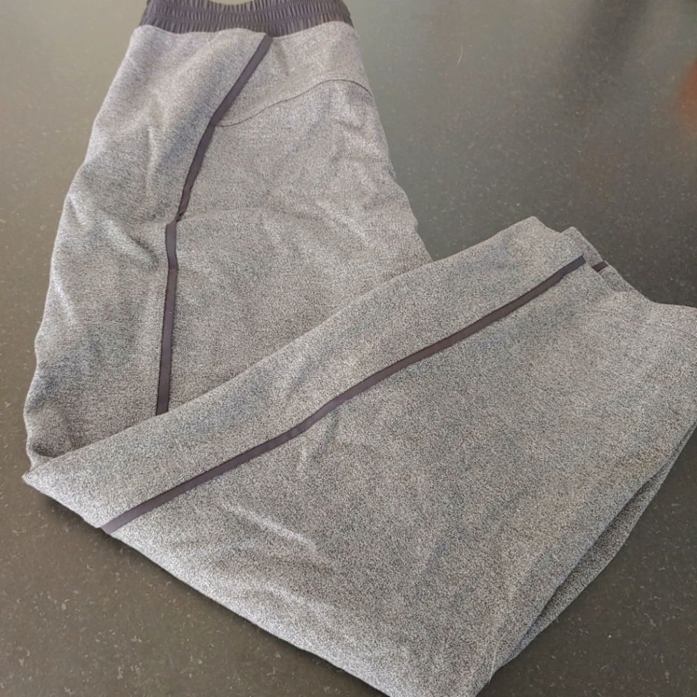 Lightly used cropped Lululemon pants, small